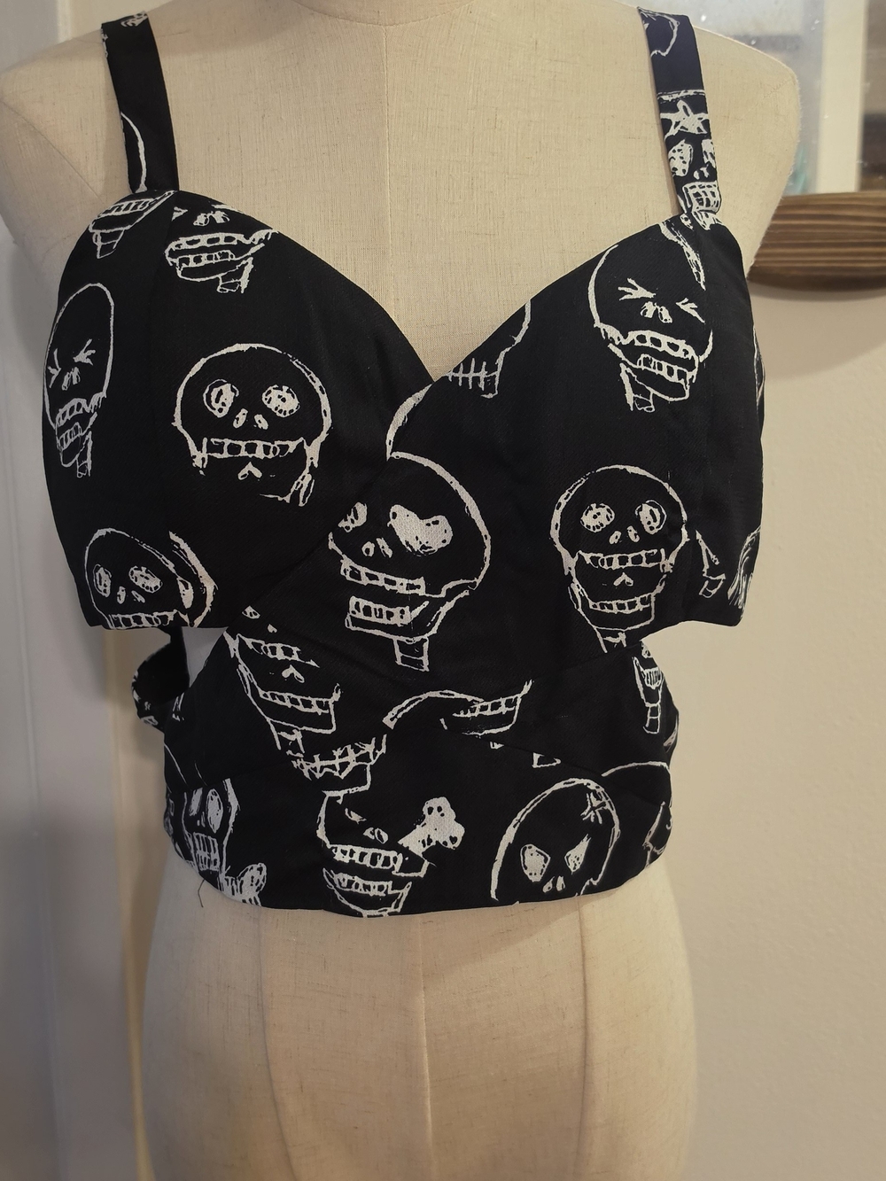 Black Skull Print Sweetheart Crop Top